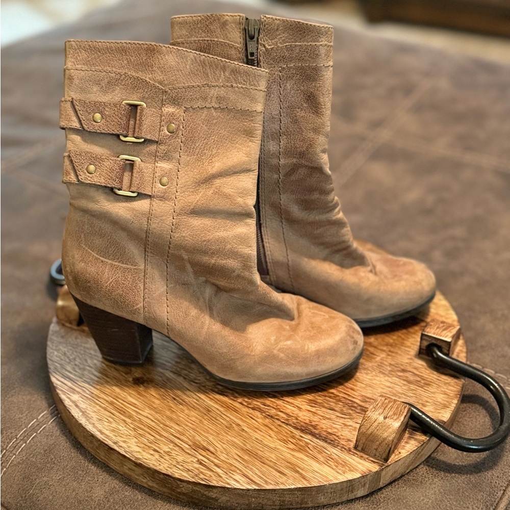 Leather Boots with cushion soles.